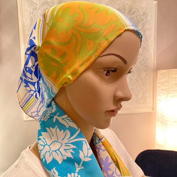 Vintage Liz Claibourne Silk Scarf, Blues - Picture 5 of 5